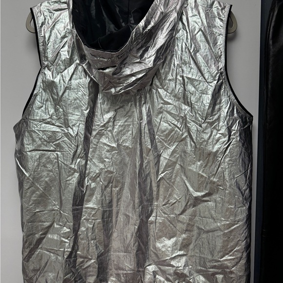 NWT Manstore Paperweight silver zip vest with hood. Size large - Picture 4 of 5